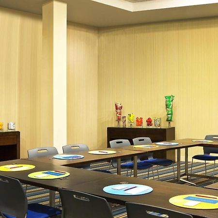 Aloft Hotel Milwaukee Downtown Экстерьер фото