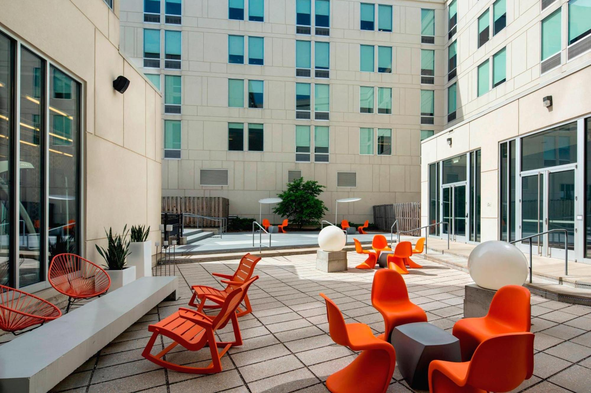 Aloft Hotel Milwaukee Downtown Экстерьер фото