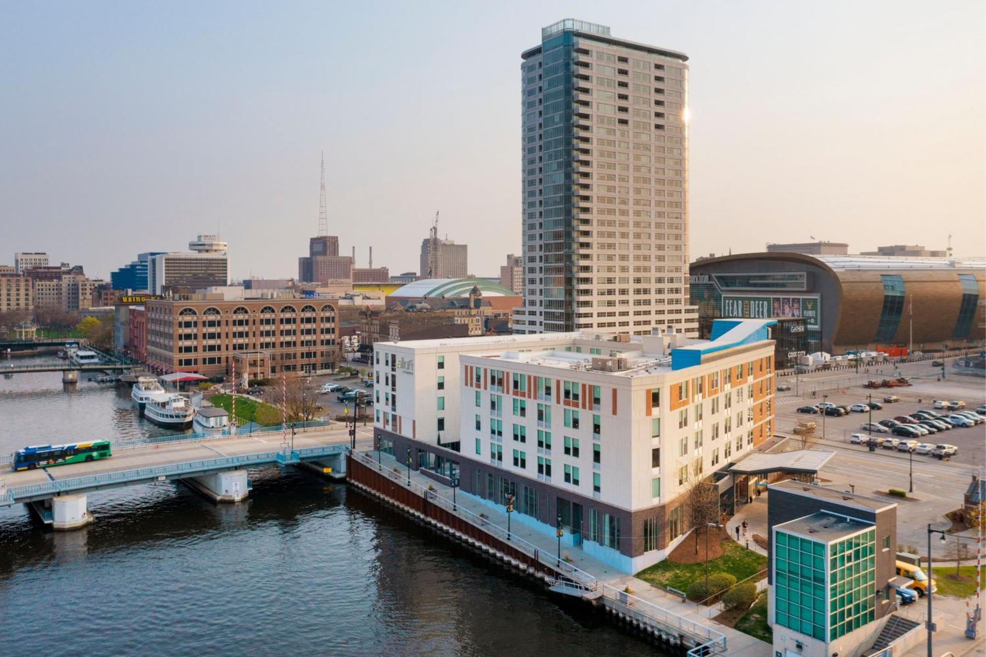 Aloft Hotel Milwaukee Downtown Экстерьер фото