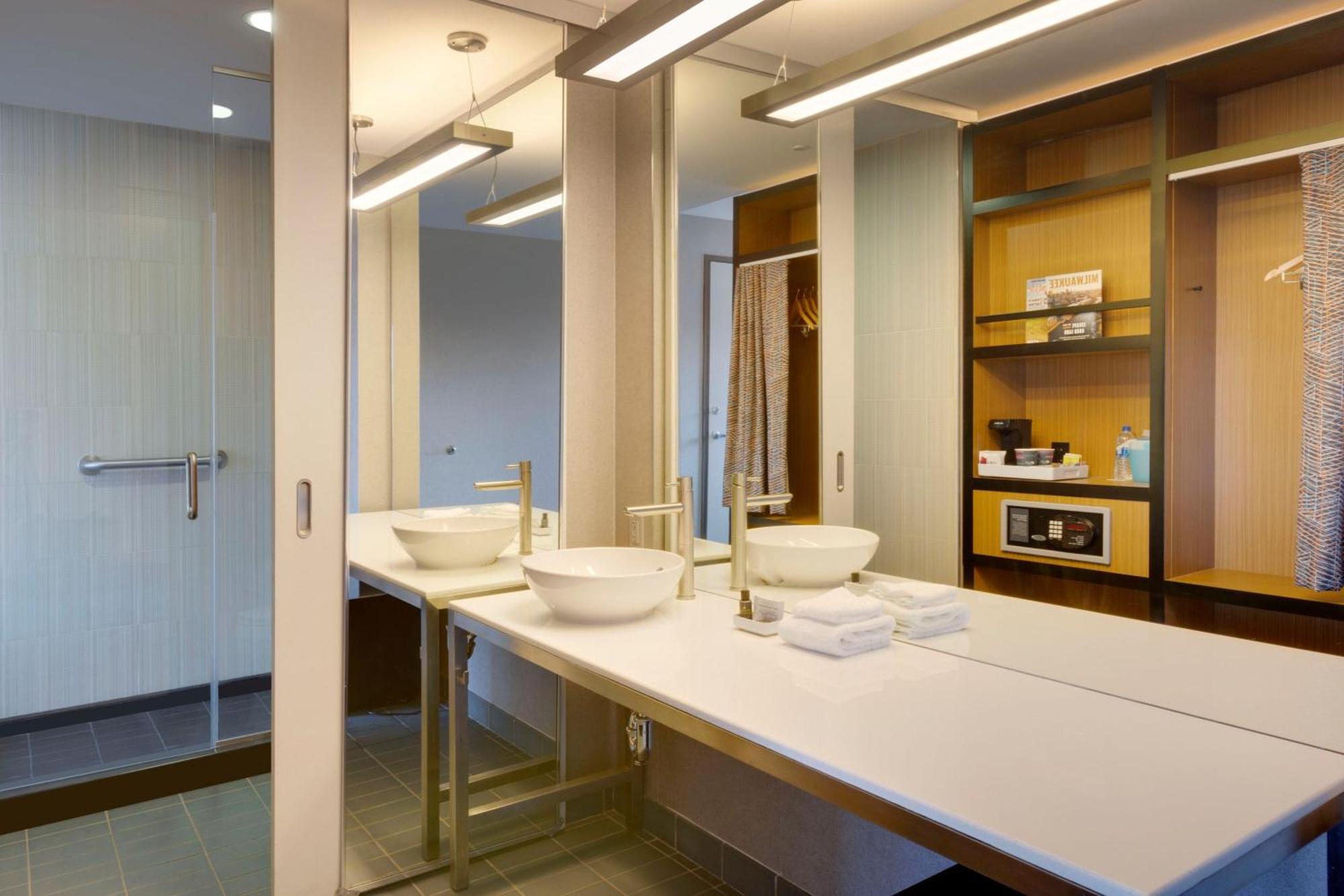 Aloft Hotel Milwaukee Downtown Экстерьер фото