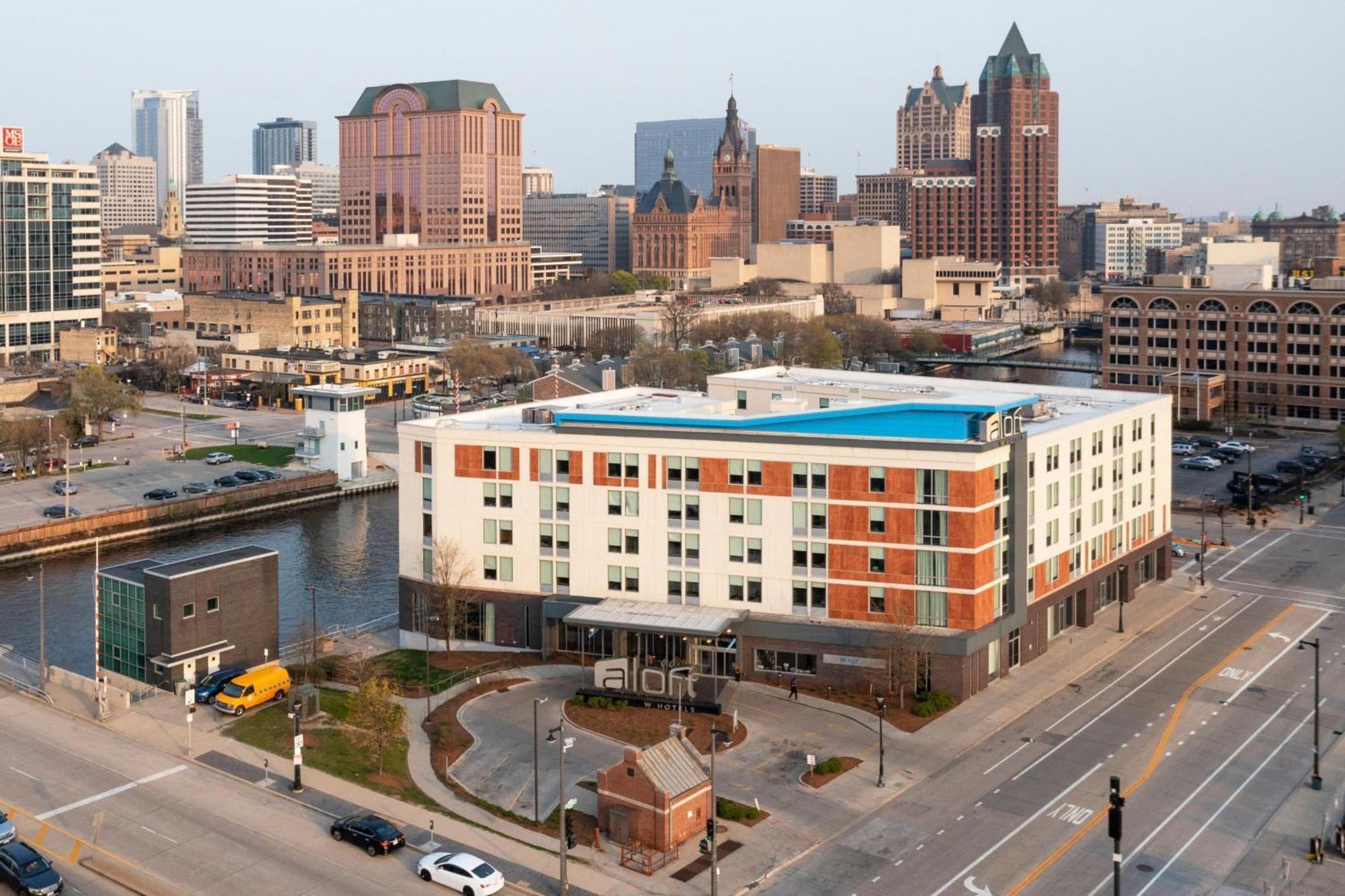 Aloft Hotel Milwaukee Downtown Экстерьер фото