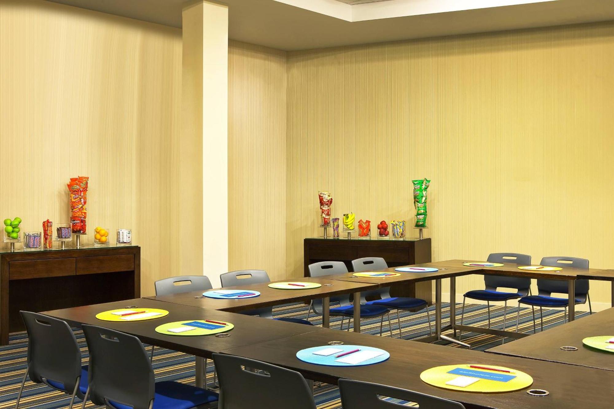 Aloft Hotel Milwaukee Downtown Экстерьер фото