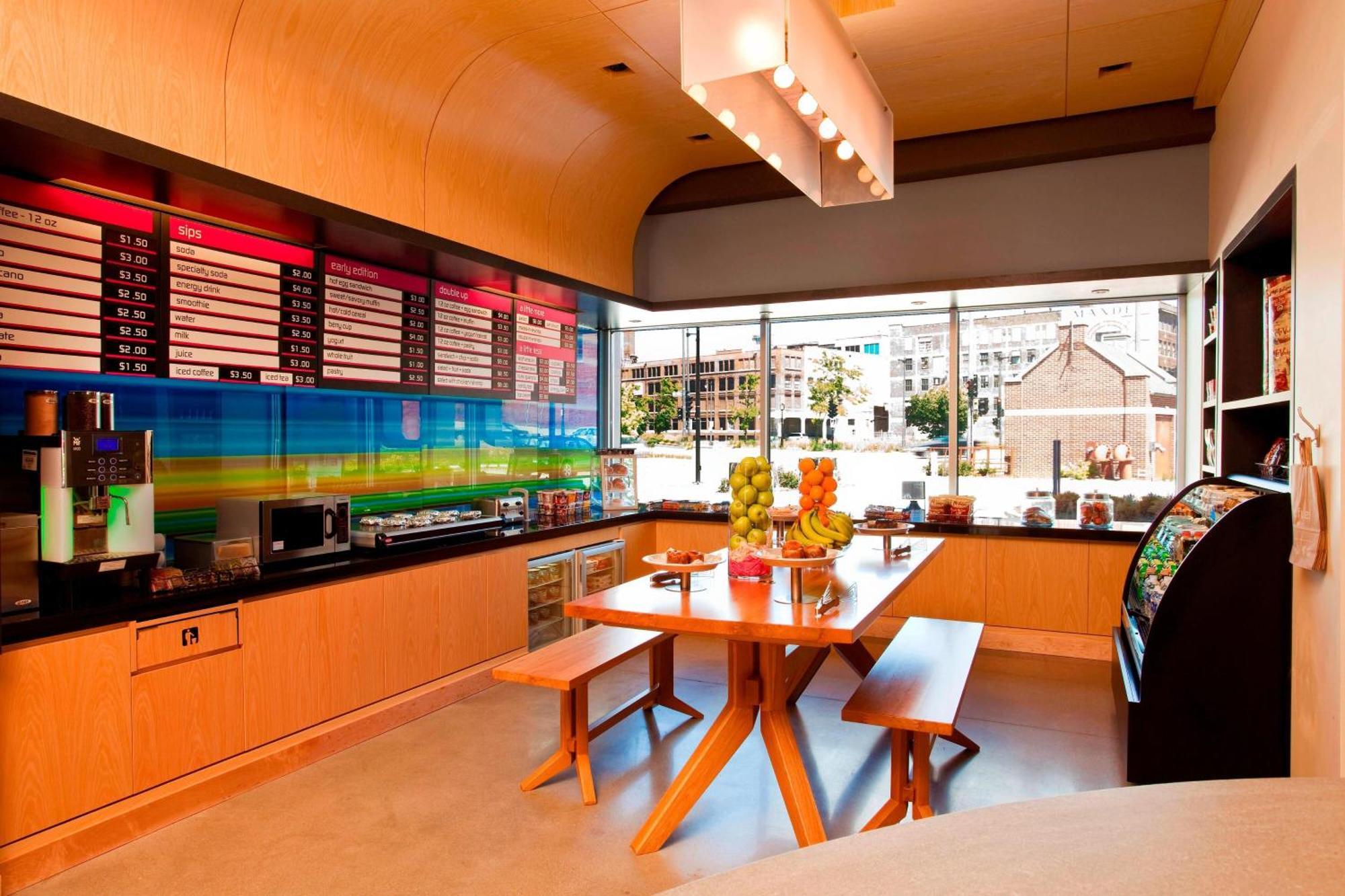 Aloft Hotel Milwaukee Downtown Экстерьер фото