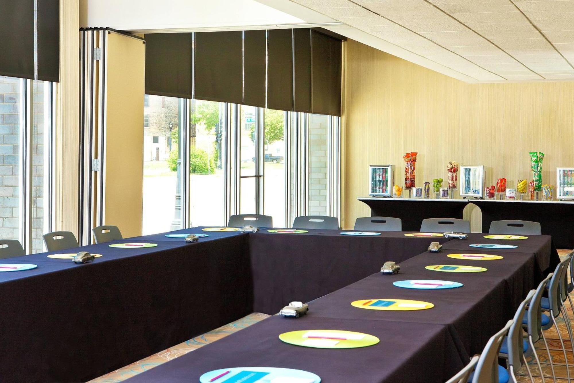 Aloft Hotel Milwaukee Downtown Экстерьер фото