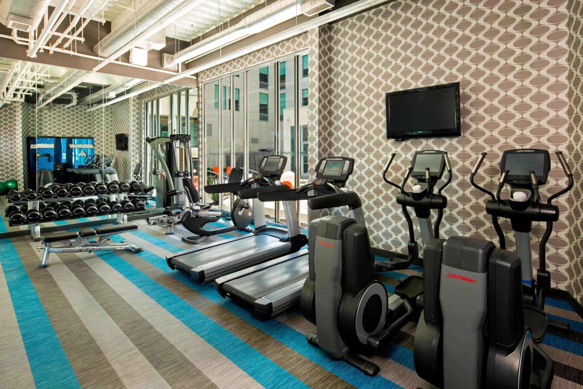 Aloft Hotel Milwaukee Downtown Экстерьер фото