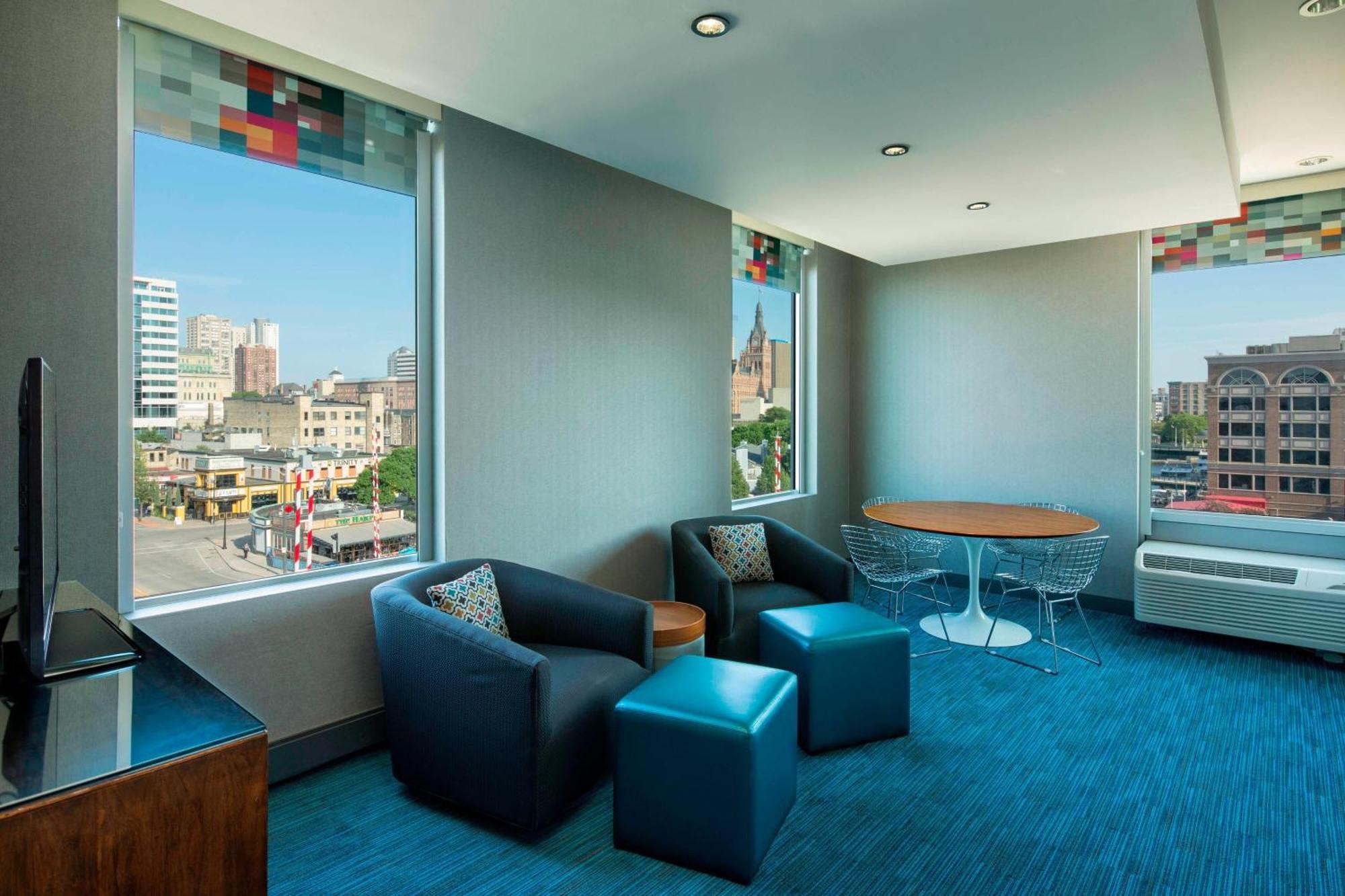 Aloft Hotel Milwaukee Downtown Экстерьер фото