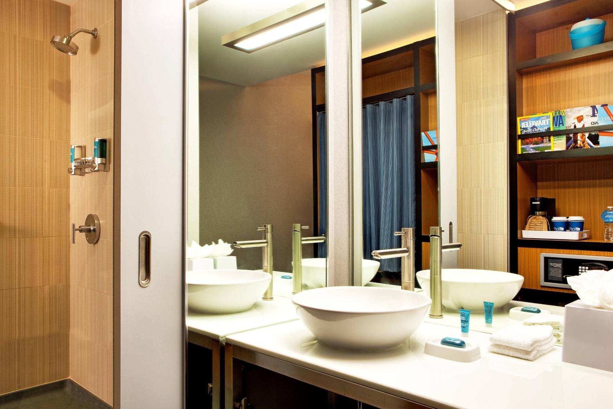 Aloft Hotel Milwaukee Downtown Экстерьер фото
