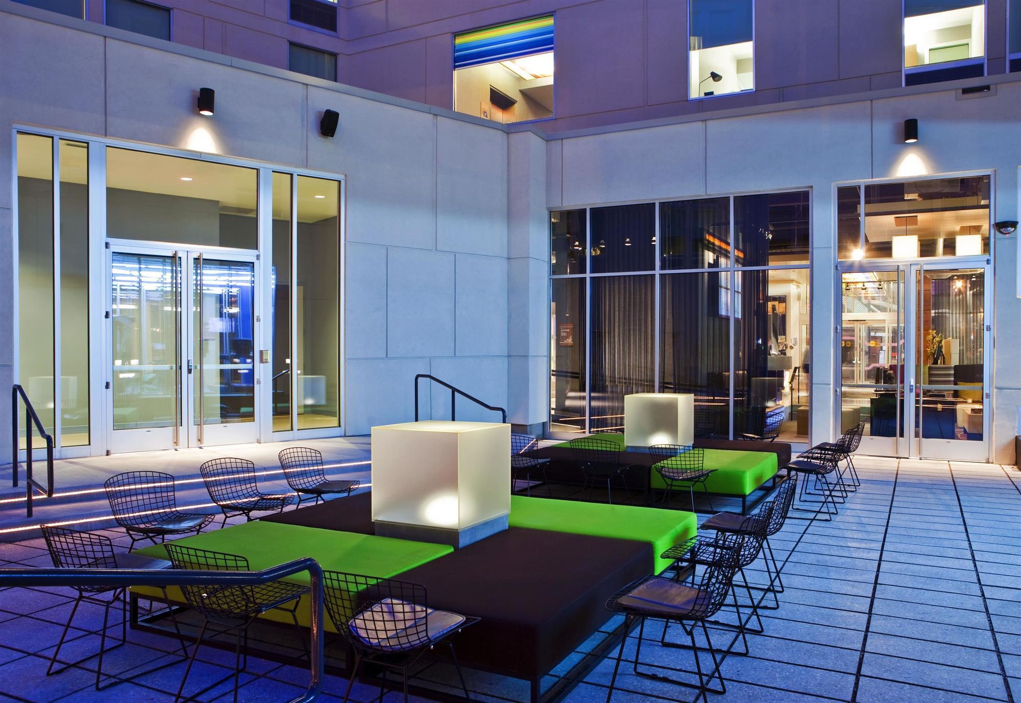 Aloft Hotel Milwaukee Downtown Экстерьер фото