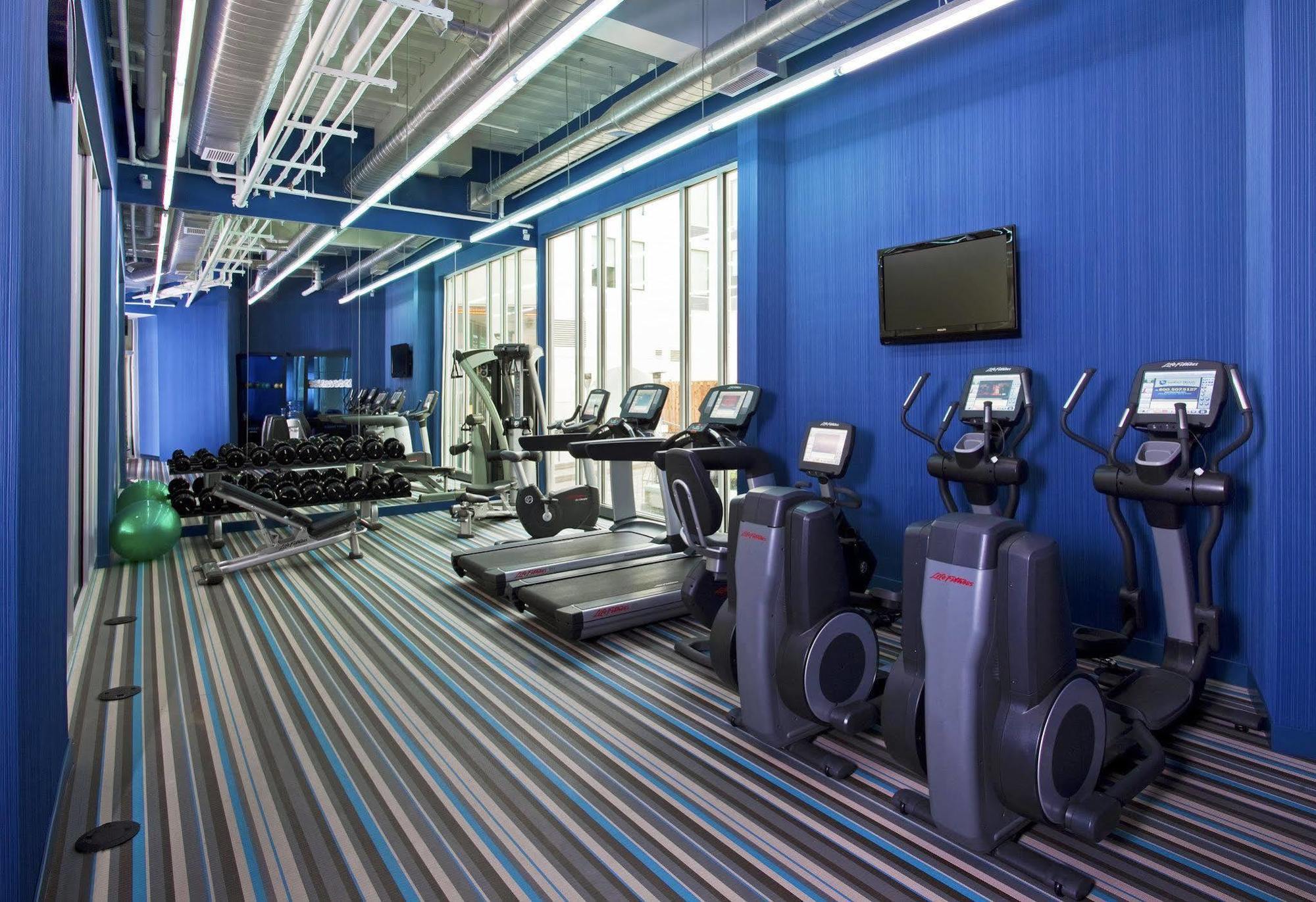 Aloft Hotel Milwaukee Downtown Экстерьер фото